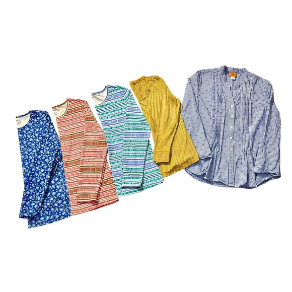 Size Medium woman's top bundle of 5 - Picture 1 of 4